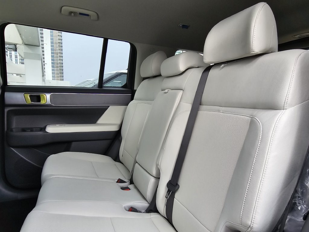 New 2027 Silver Hyundai SE image 24