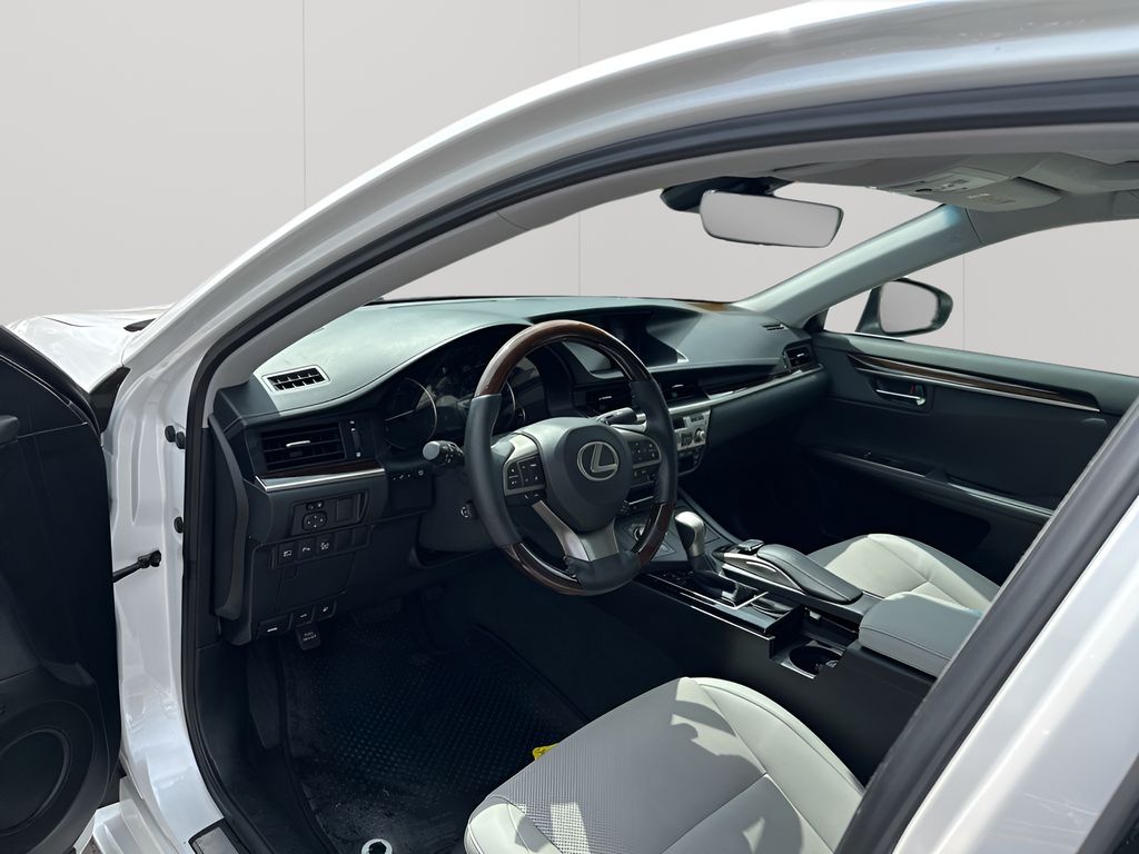 Used Car 2017 Lexus Es  350 For Sale Under $30,000 In Austin, Texas