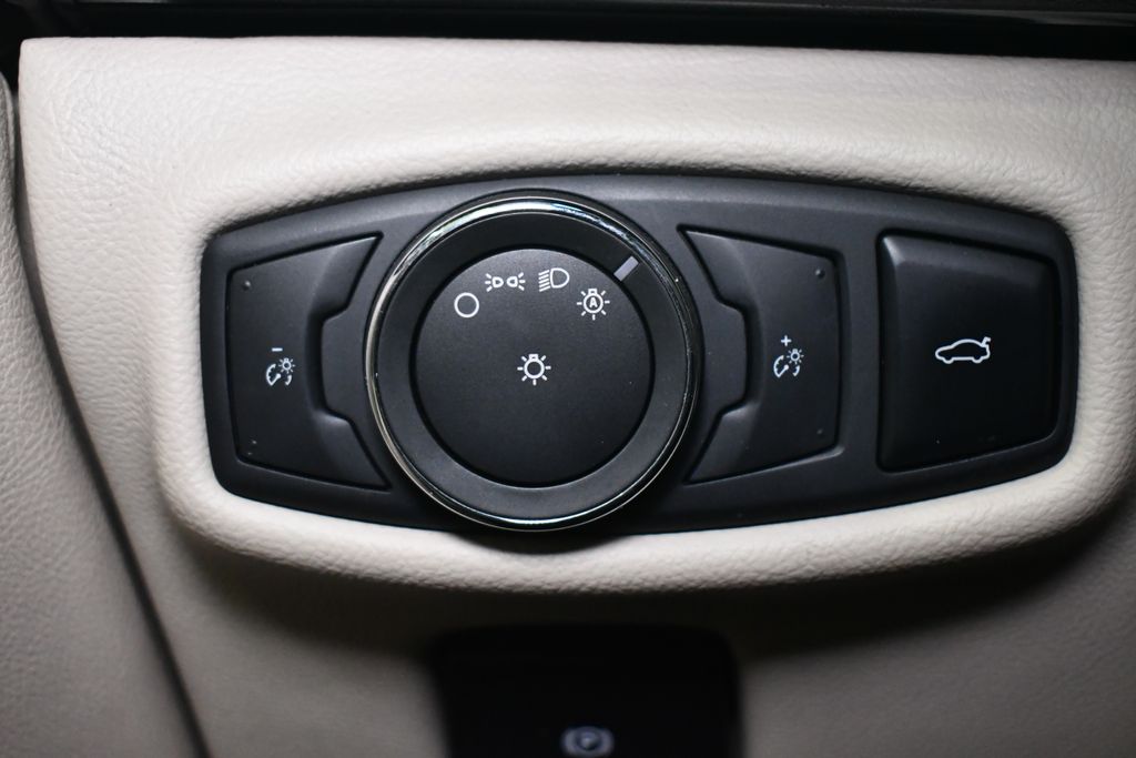 Thumbnail: 2017 Lincoln MKZ - 20