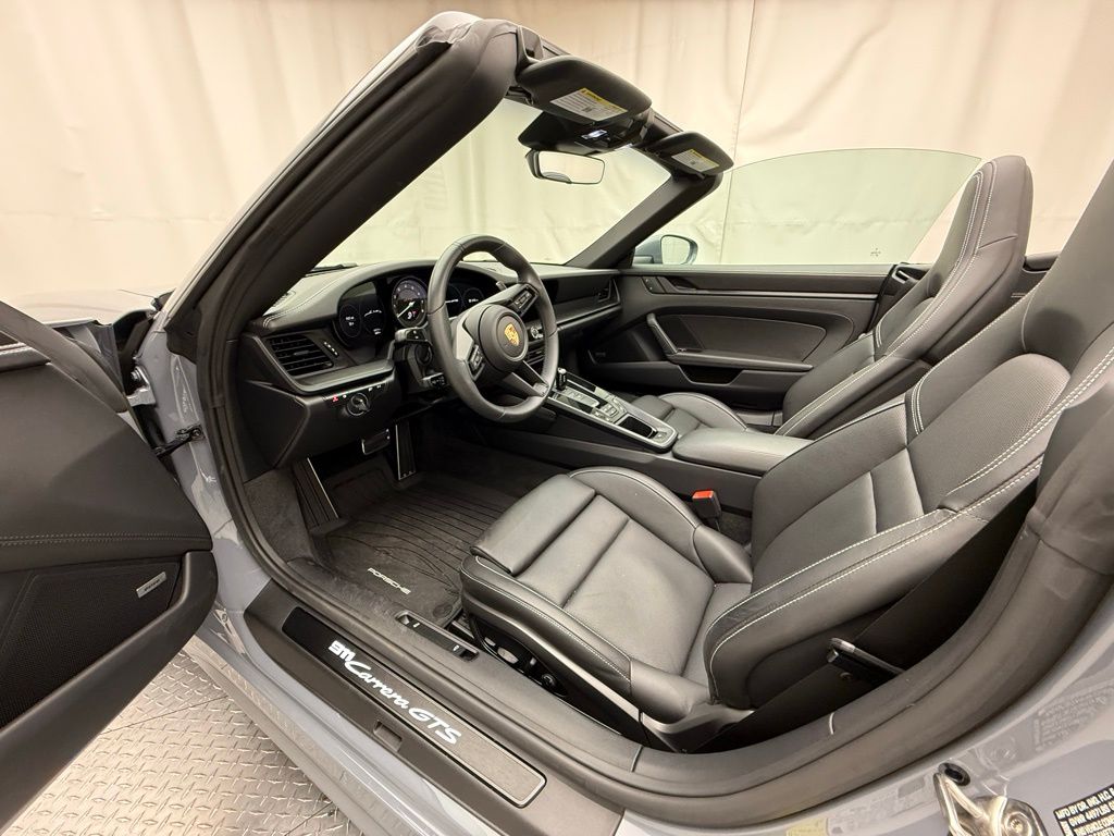 Thumbnail: 2023 Porsche 911 - 4