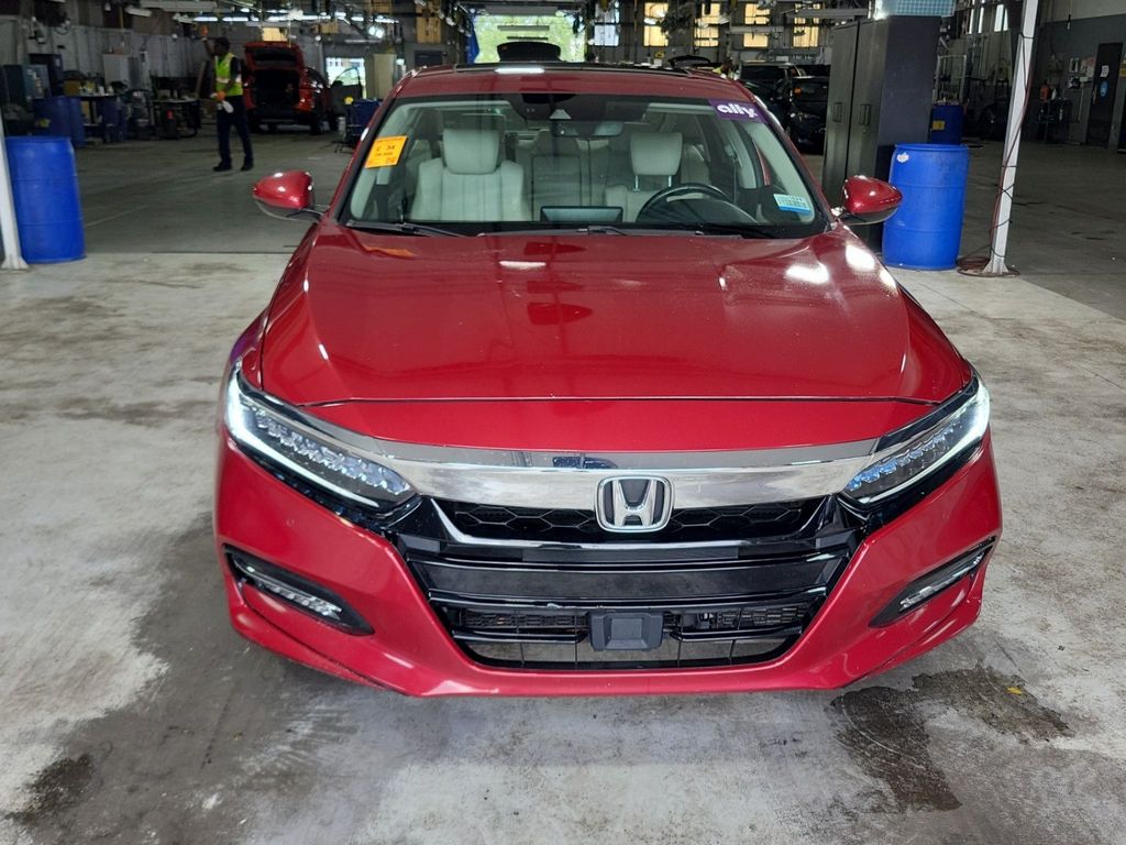 Used 2019 Red Honda Touring image 2