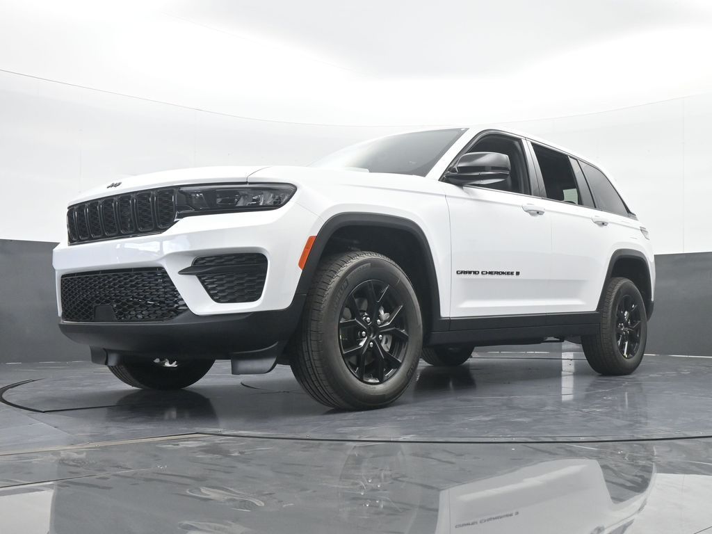Used 2025 Bright White Clearcoat Jeep Altitude X image 49