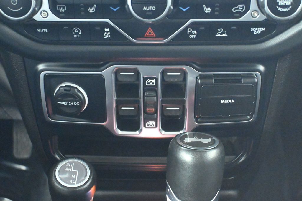 Thumbnail: 2024 Jeep Wrangler - 25