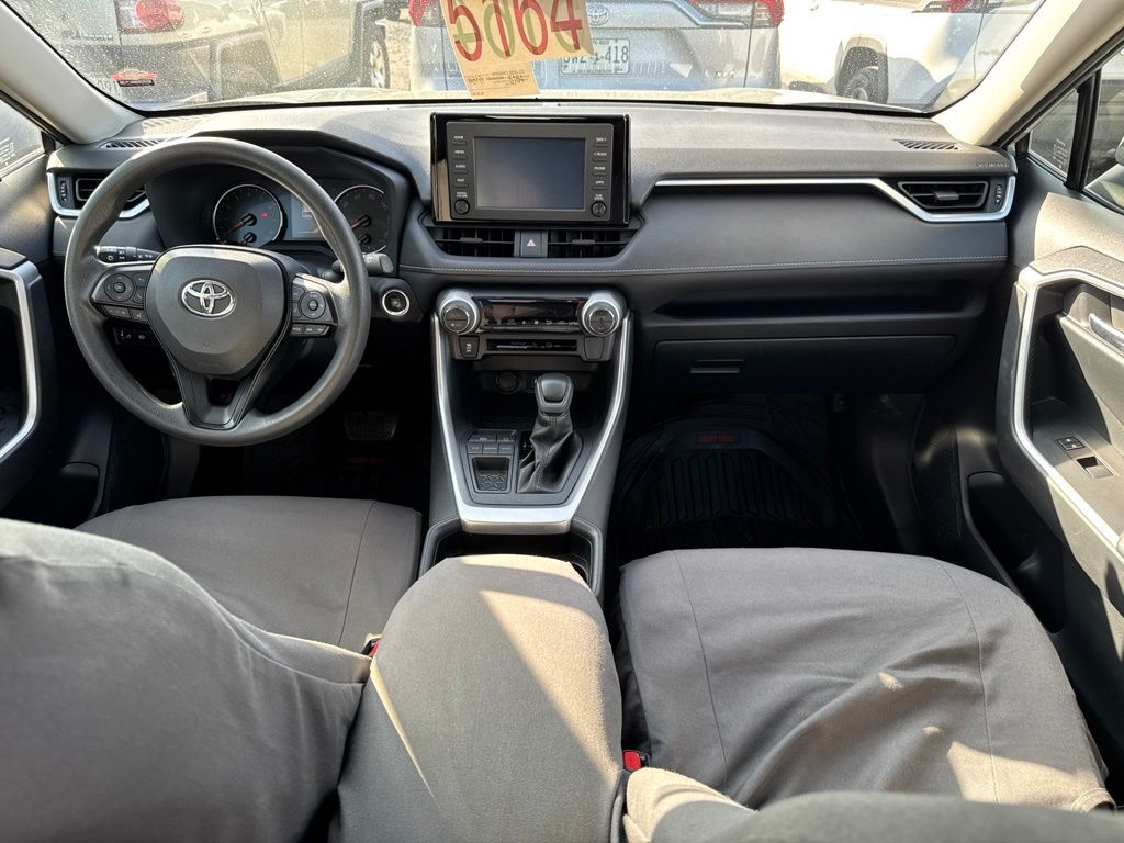 Thumbnail: 2019 Toyota RAV4 - 10