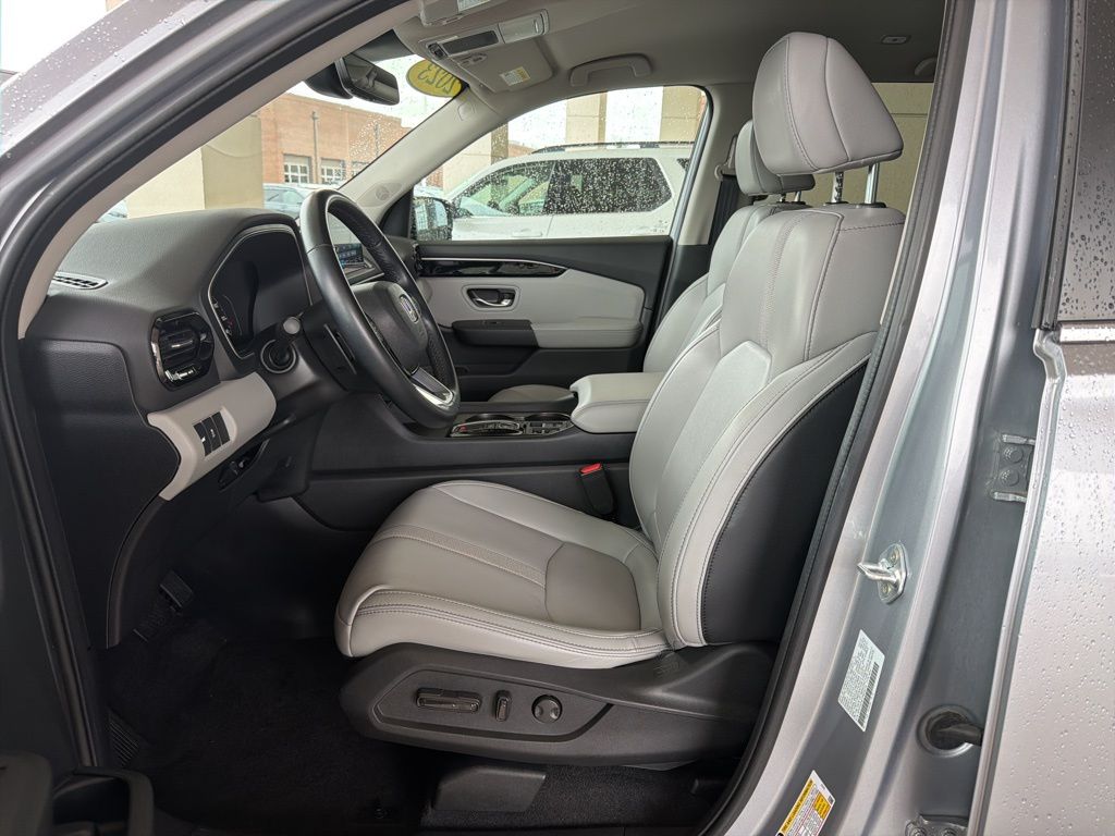 Thumbnail: 2023 Honda Pilot - 16