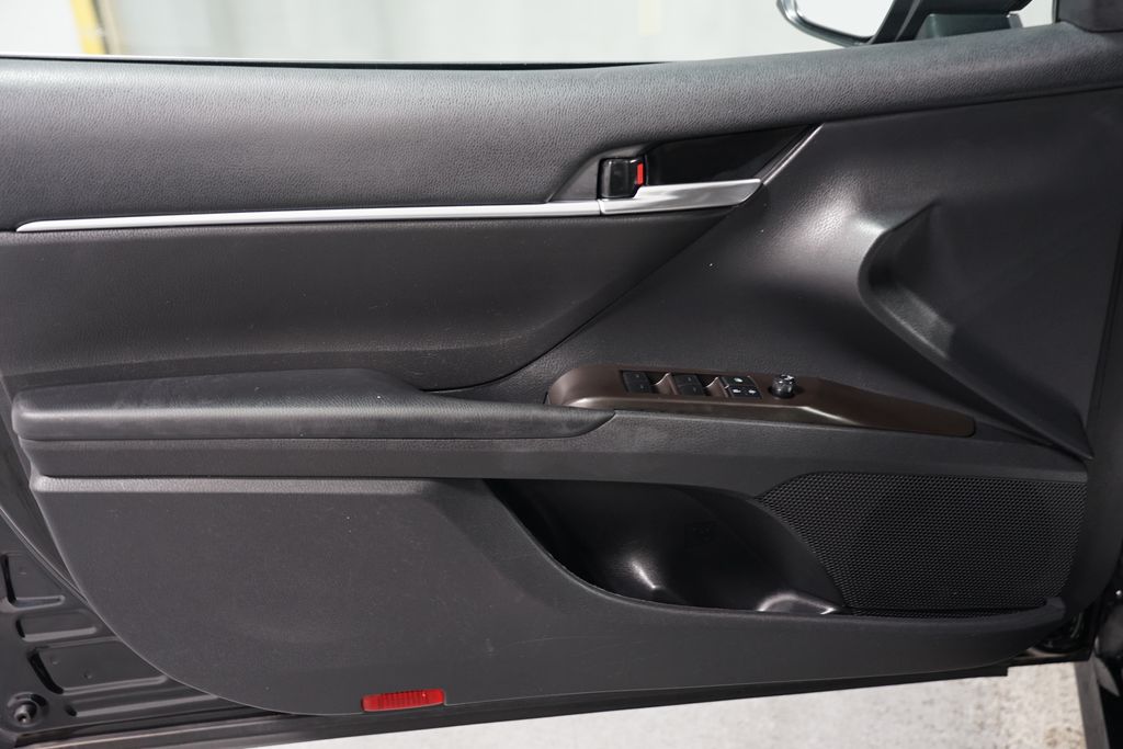 2021 Toyota Camry LE 26