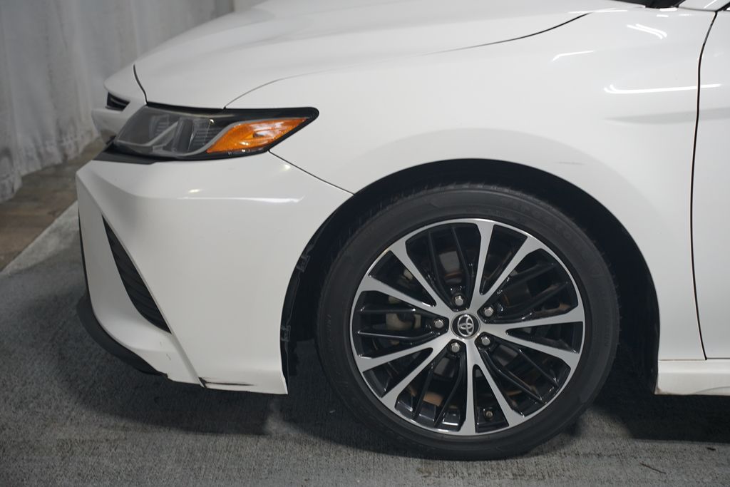 Thumbnail: 2018 Toyota Camry - 5