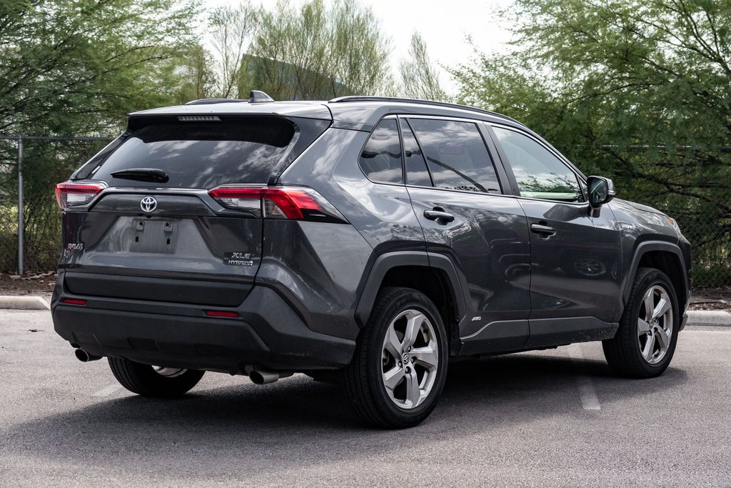 2021 Toyota RAV4 Hybrid XLE Premium 7