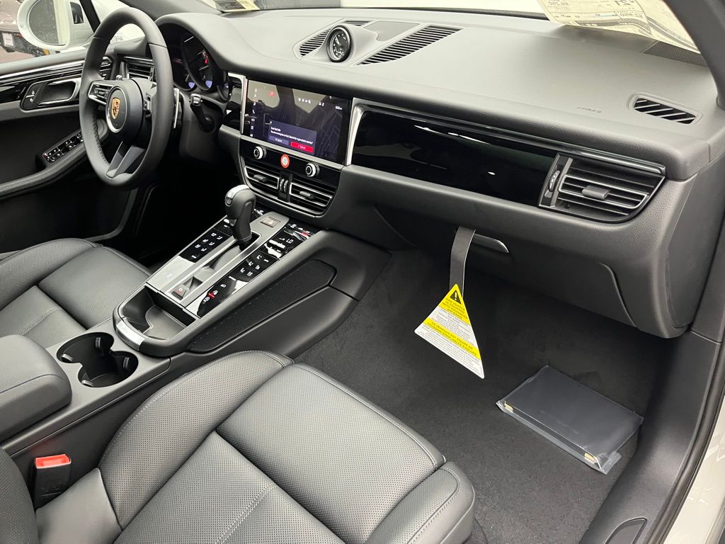 Thumbnail: 2026 Porsche Macan - 28