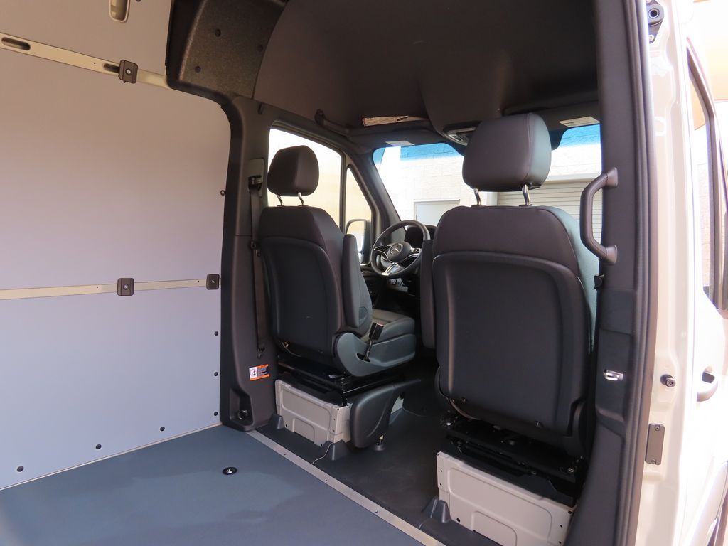 Thumbnail: 2025 Mercedes-Benz Sprinter - 23