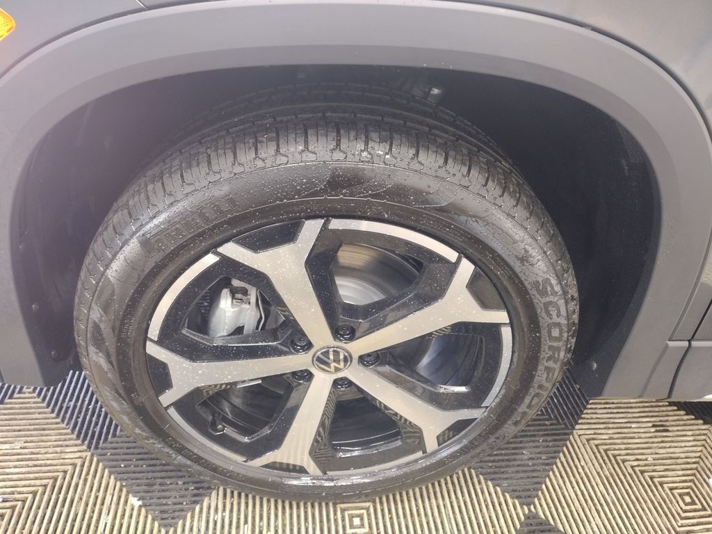 2025 Volkswagen Tiguan SE photo 4