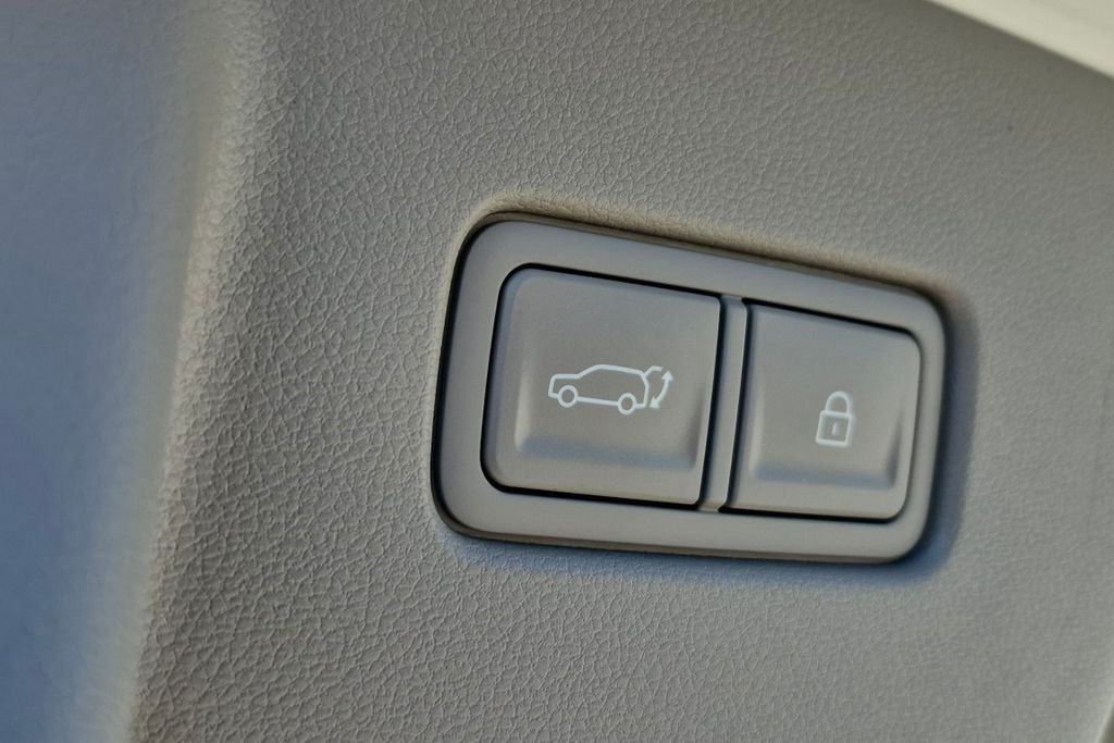 New 2026 White Hyundai Blue SEL Premium image 8