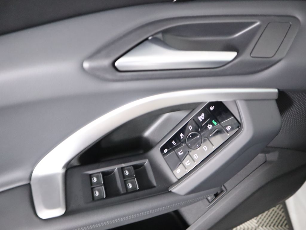 Thumbnail: 2025 Audi Q5 - 25