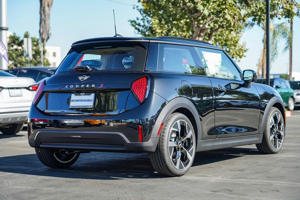 2025 MINI Cooper S  8