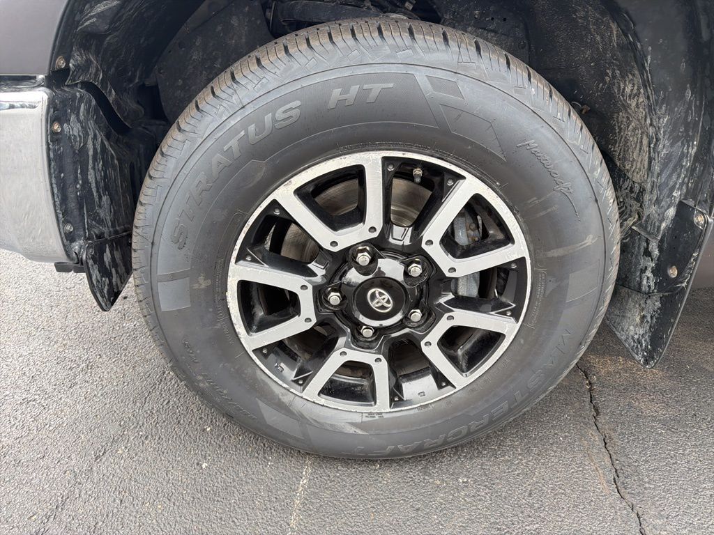 Thumbnail: 2021 Toyota Tundra - 10