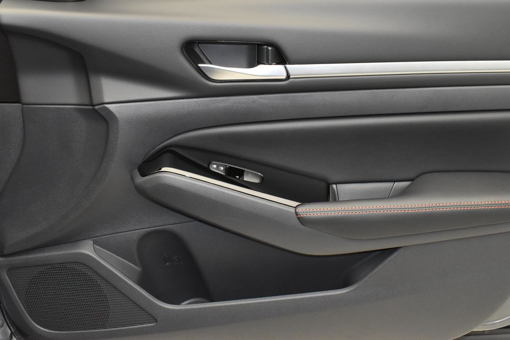 Thumbnail: 2025 Nissan Altima - 25