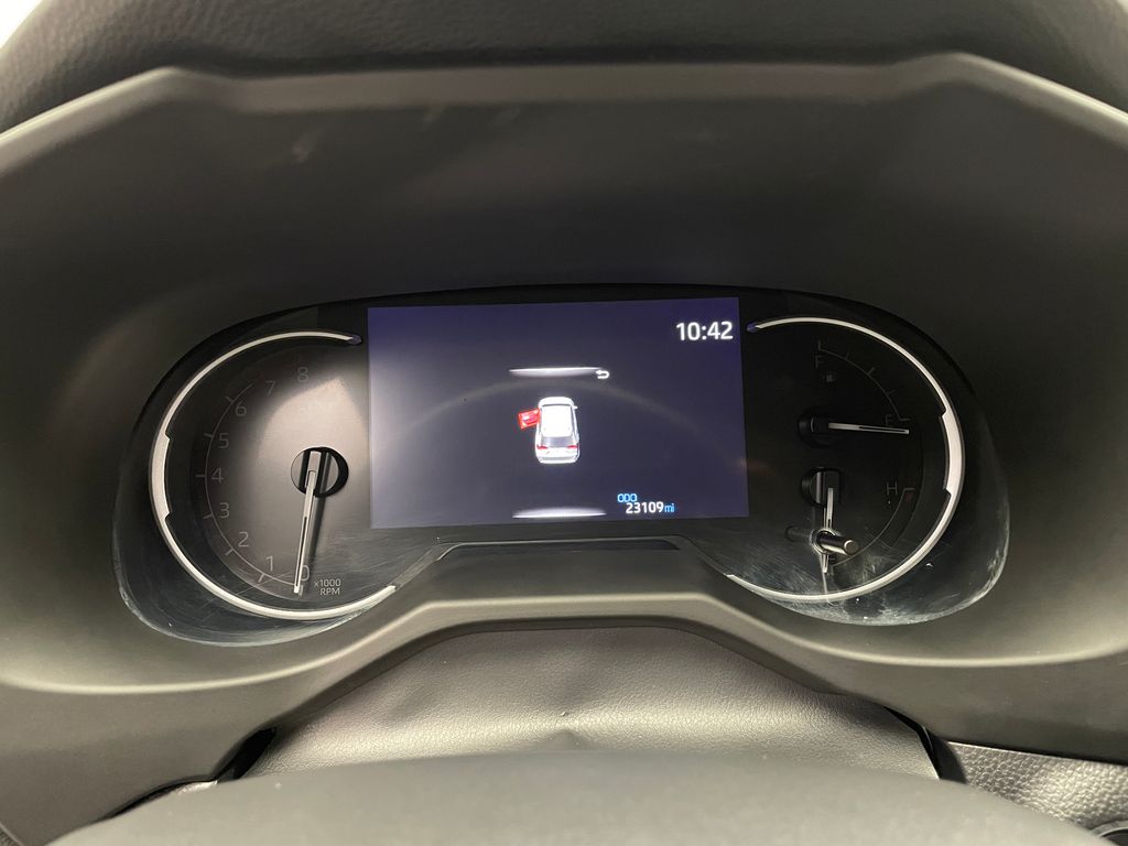 2024 Toyota RAV4 XLE 24