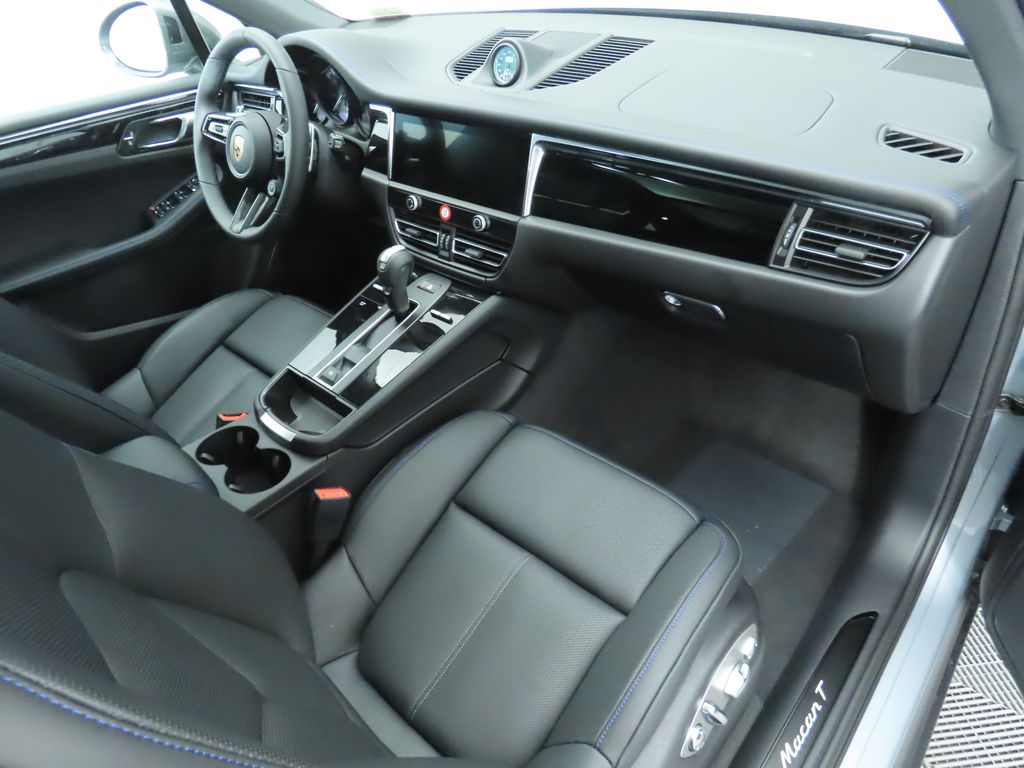 Thumbnail: 2025 Porsche Macan - 19