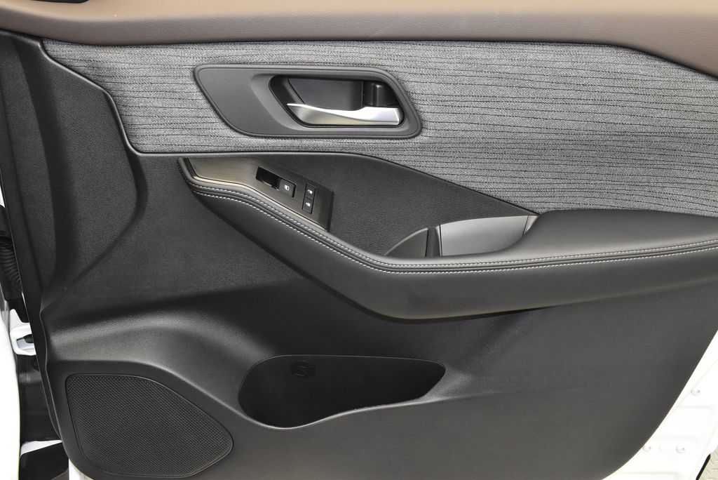 2023 Nissan Rogue SV 23