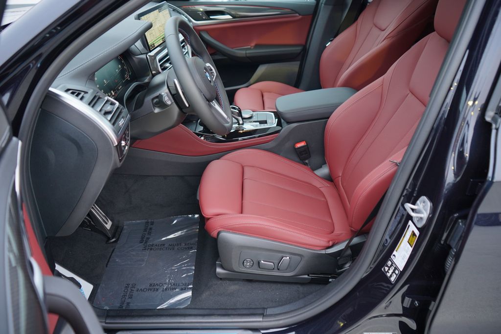 Thumbnail: 2025 BMW X4 - 10