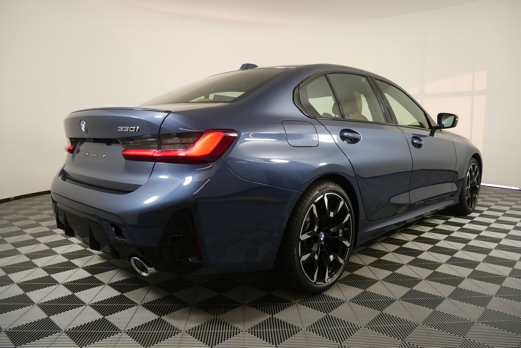 Thumbnail: 2025 BMW 3 Series - 3