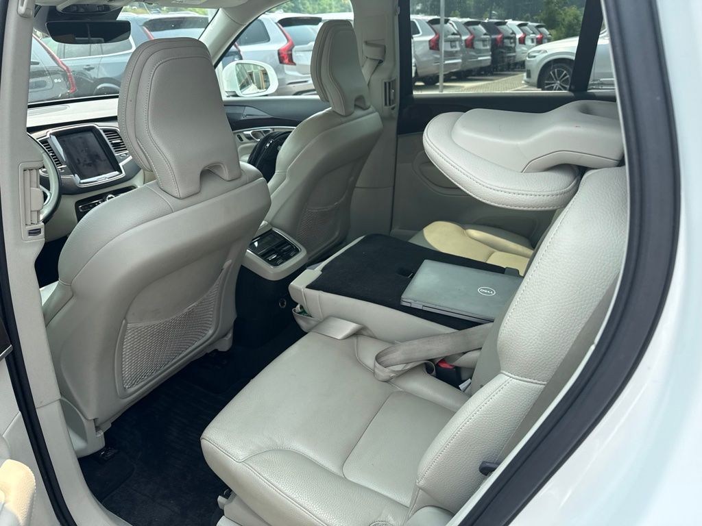 Used 2019 White Volvo T5 Momentum image 10