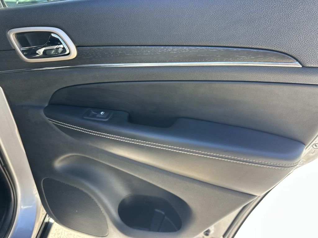 Thumbnail: 2017 Jeep Grand Cherokee - 22