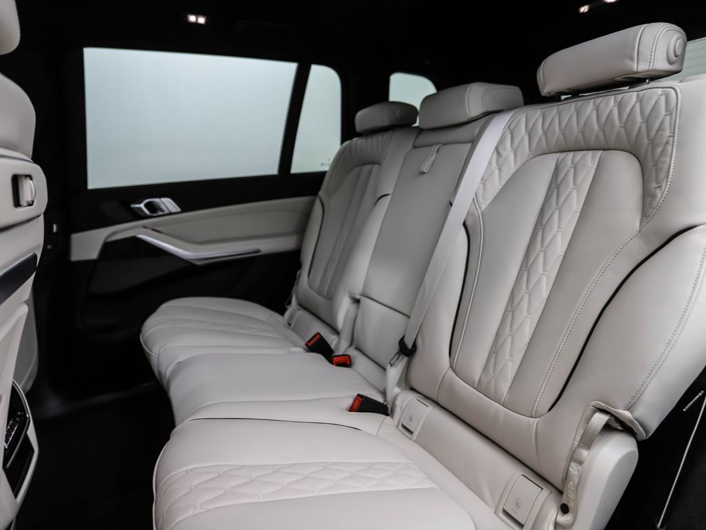 Thumbnail: 2026 BMW X7 - 22