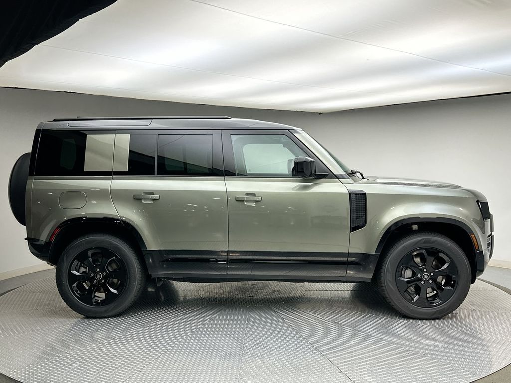 2025 Land Rover Defender 110 4