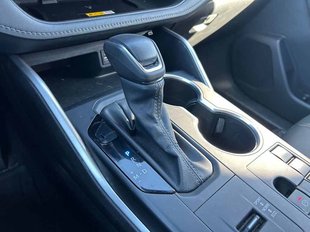 Thumbnail: 2023 Toyota Highlander - 28