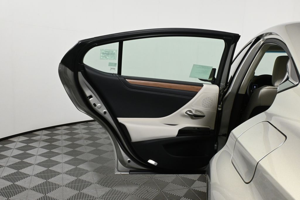 Thumbnail: 2025 Lexus ES - 31
