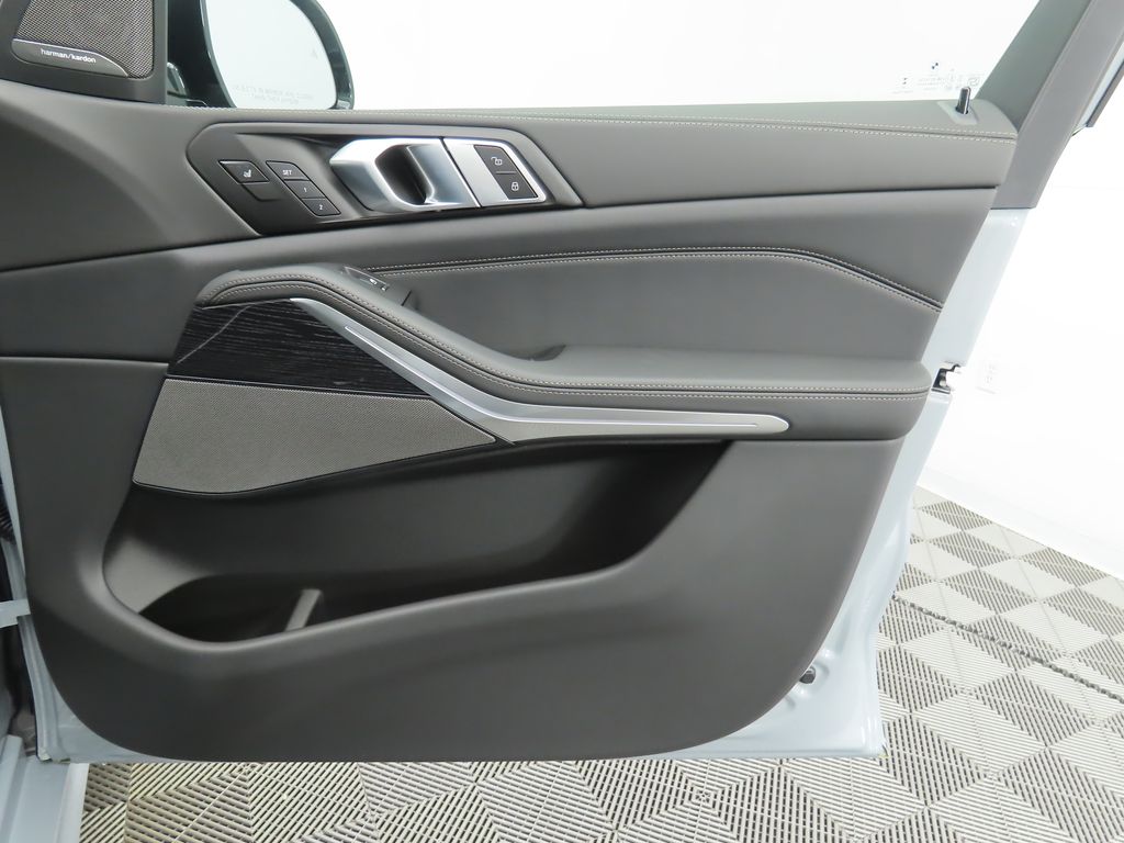 Thumbnail: 2026 BMW X7 - 25