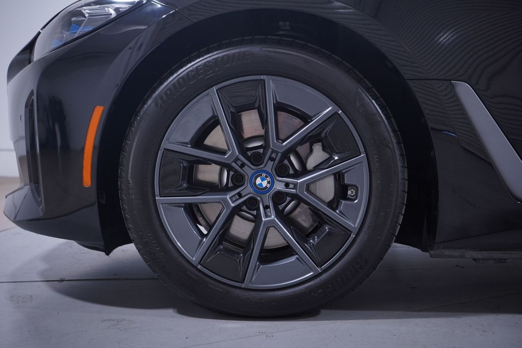 Thumbnail: 2023 BMW i4 - 2