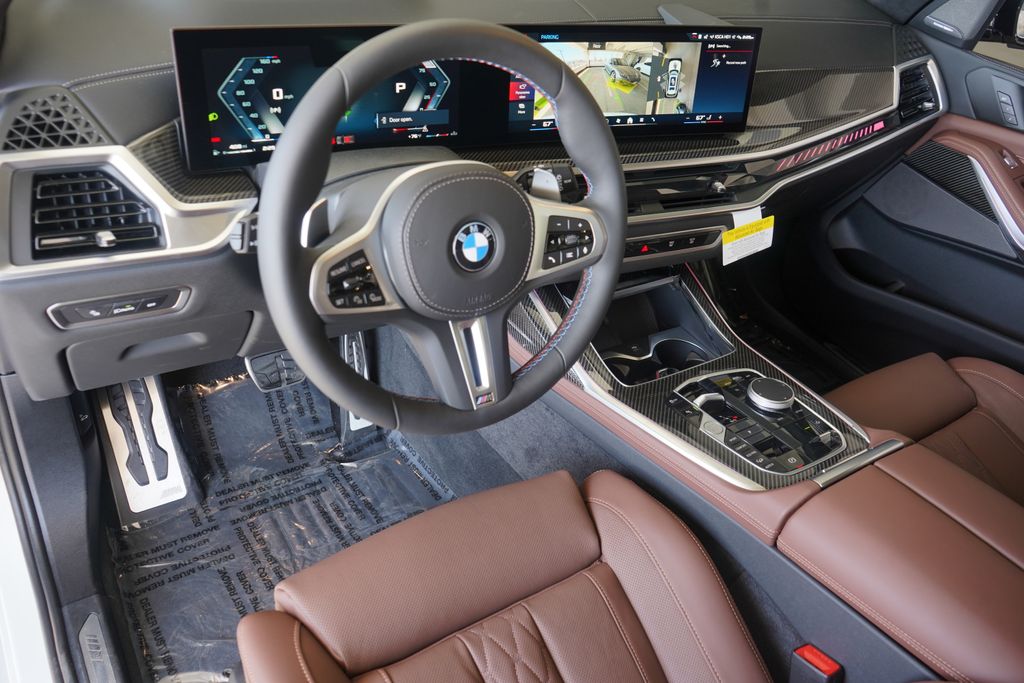 2025 BMW X7 M60i 12