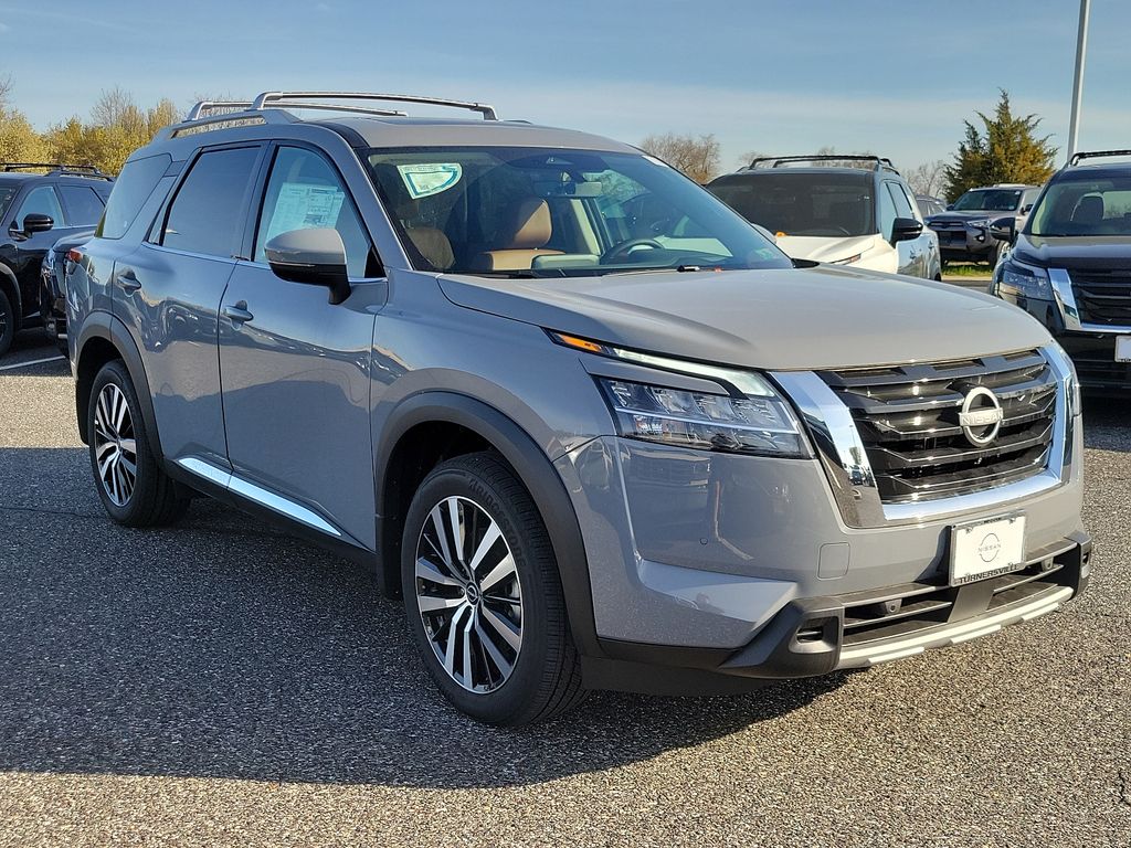 2025 Nissan Pathfinder Platinum 2