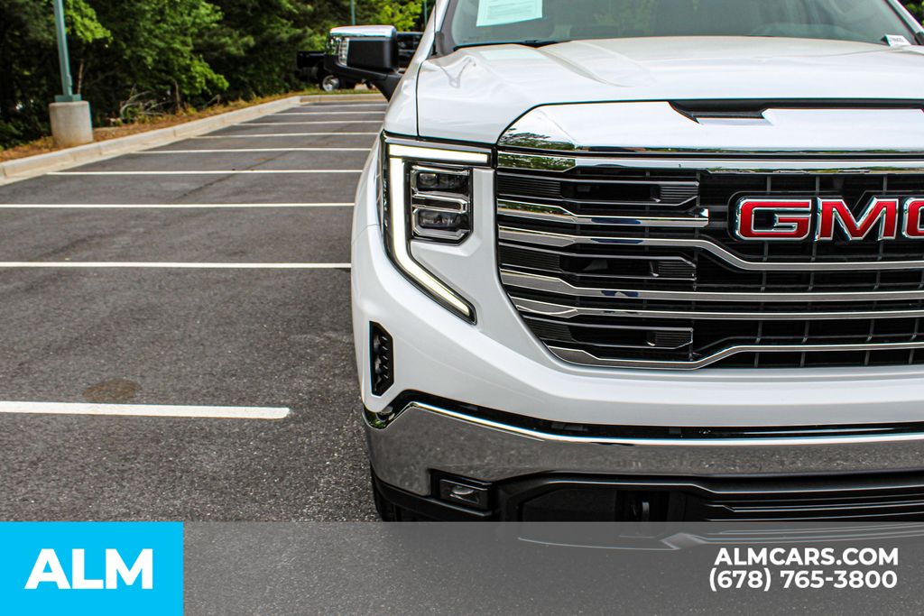 Used 2025 White GMC SLT image 12