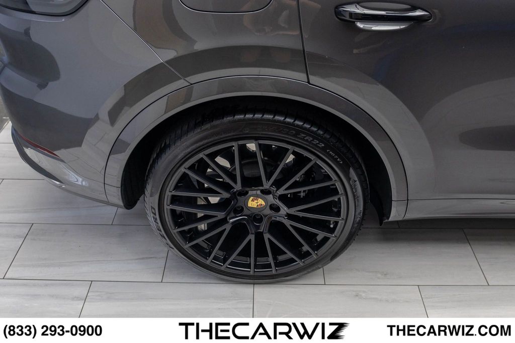 2023 Porsche Cayenne Coup Turbo - Photo 21