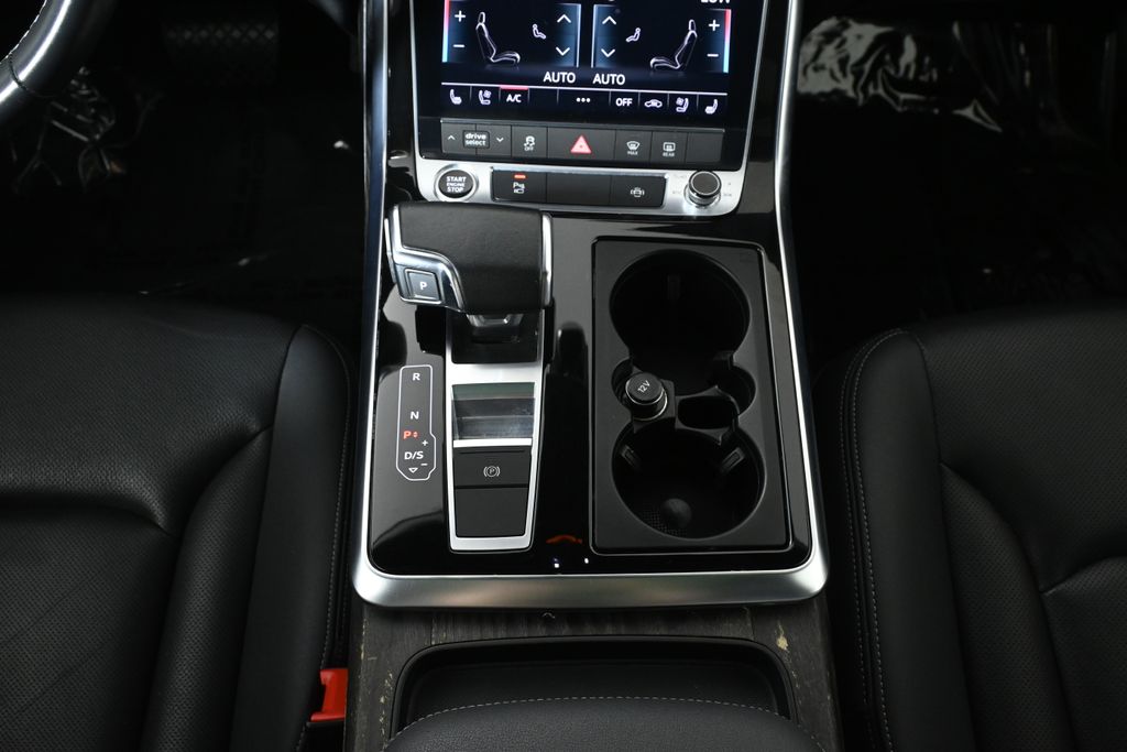 Thumbnail: 2022 Audi Q8 - 25