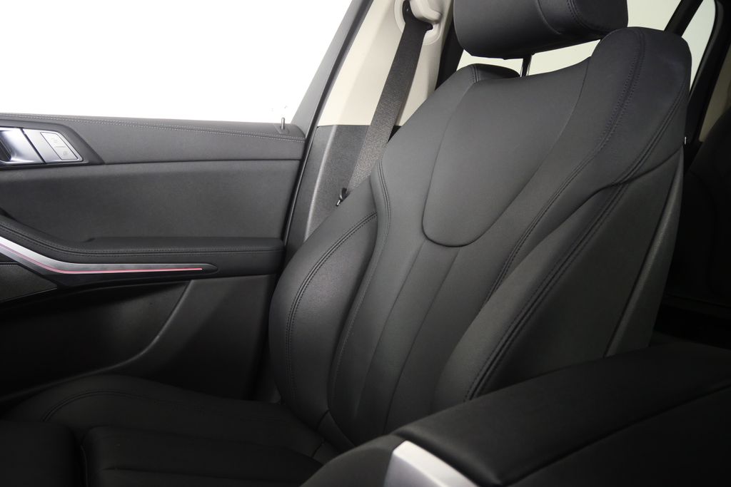 Thumbnail: 2021 BMW X7 - 28