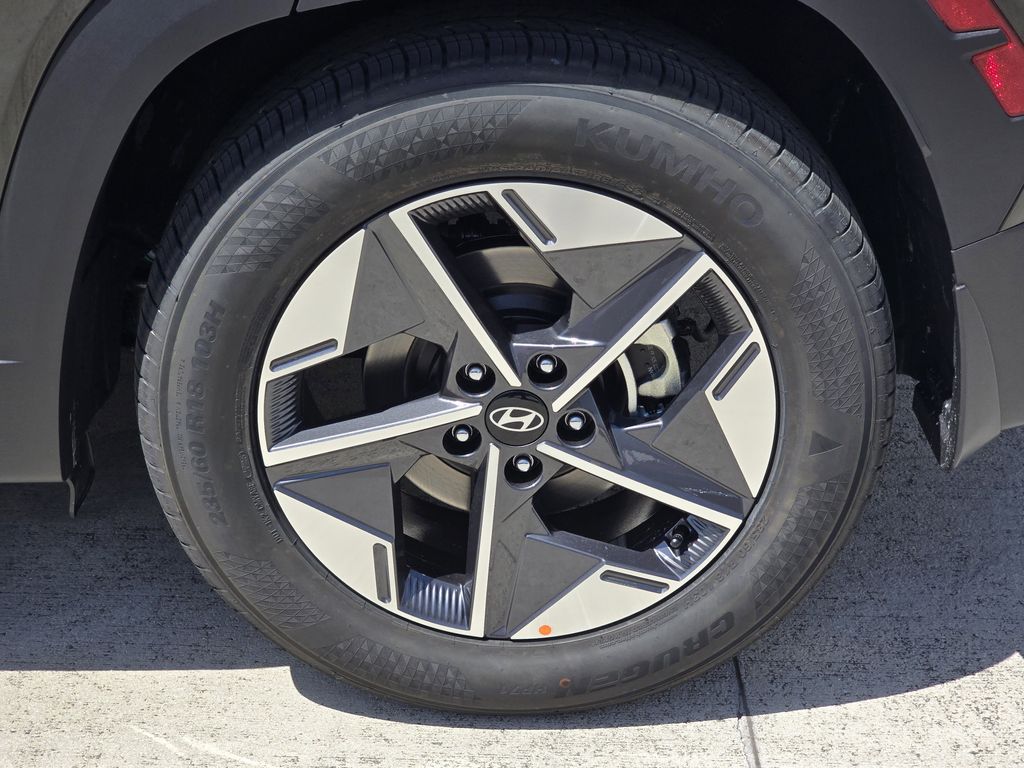 New 2026 Green Hyundai SEL Premium image 5