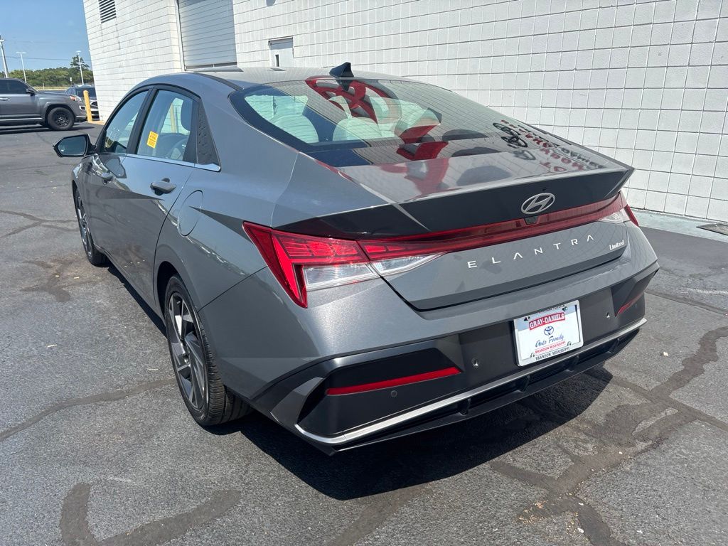 Used 2024 Hyundai Elantra Sedan