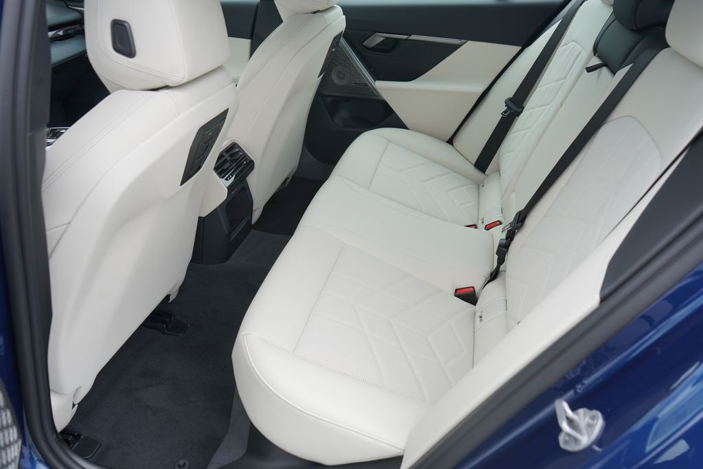 2025 BMW 5 Series 540i xDrive 20