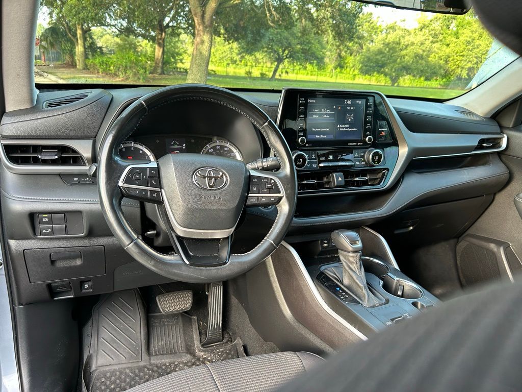Thumbnail: 2022 Toyota Highlander - 12