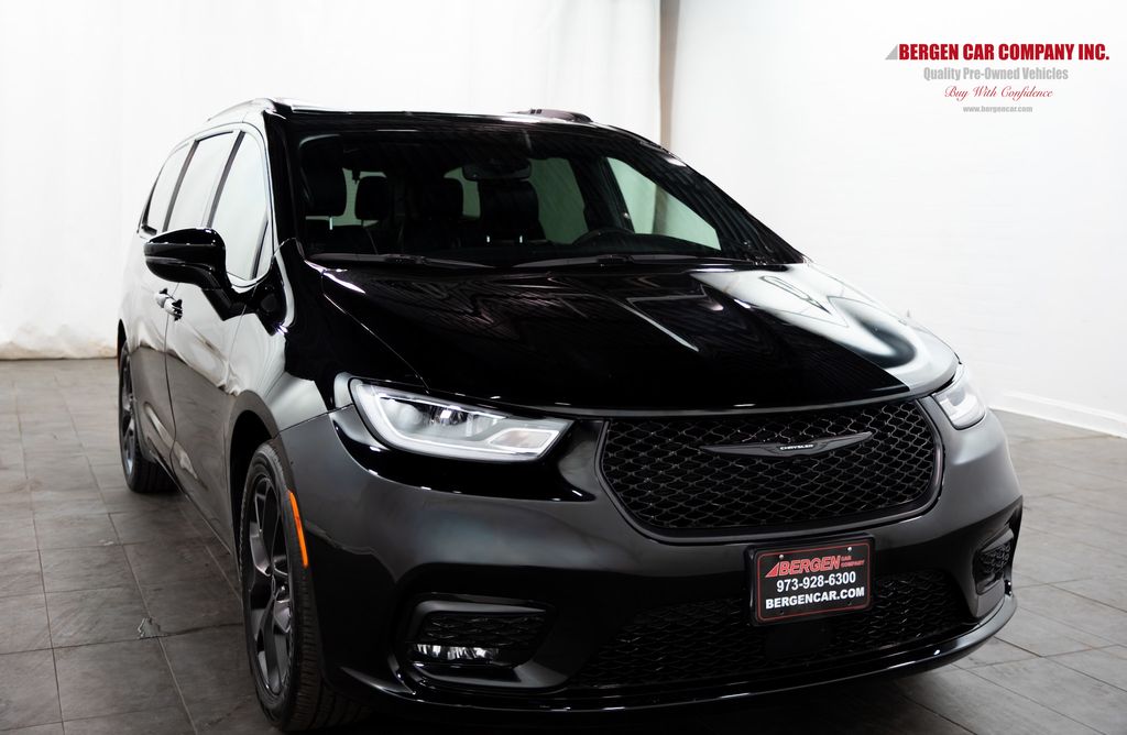 Diamond Black 2026 Chrysler Pacifica Minivan Front-Wheel Drive 9-Speed Automatic