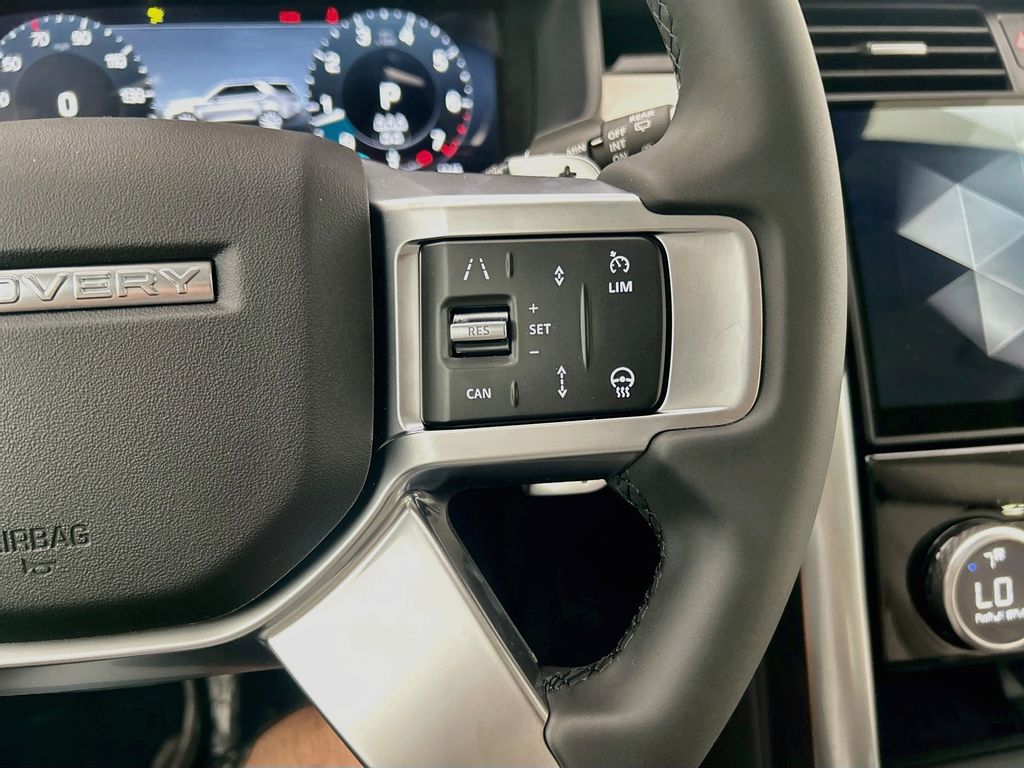 Thumbnail: 2026 Land Rover Discovery - 12