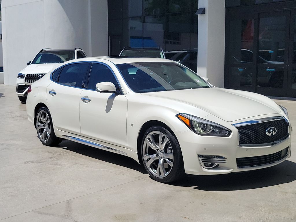 Majestic White 2018 INFINITI Q70L Sedan Rear-Wheel Drive 7-Speed Automatic