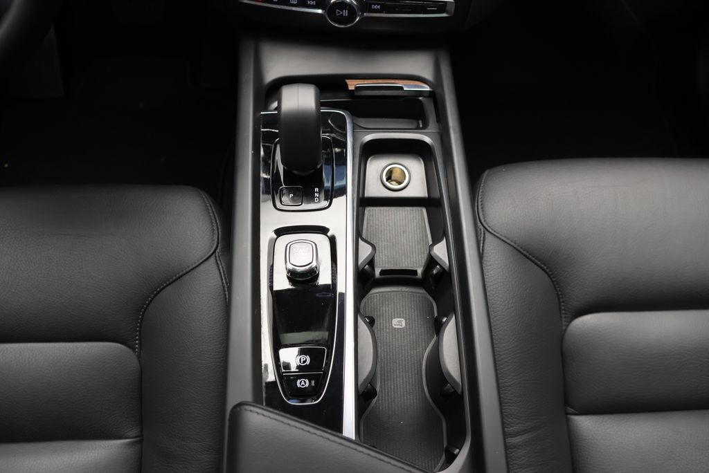 Thumbnail: 2023 Volvo XC60 - 24