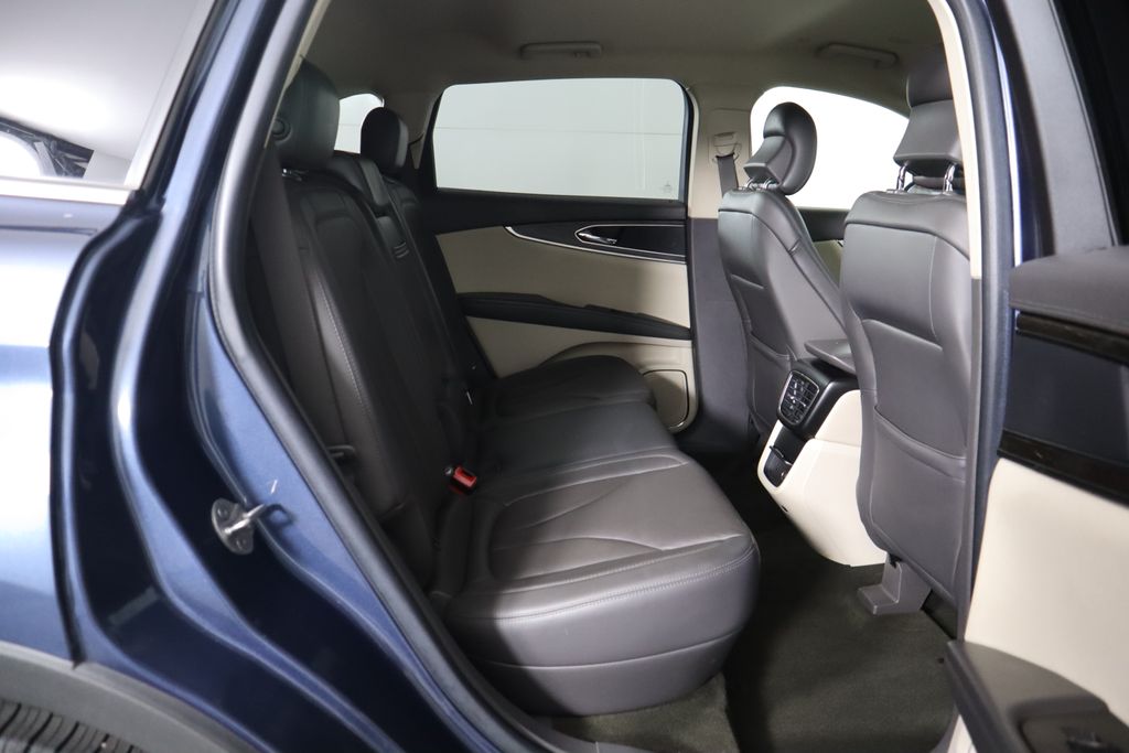 2019 Lincoln Nautilus Select 23