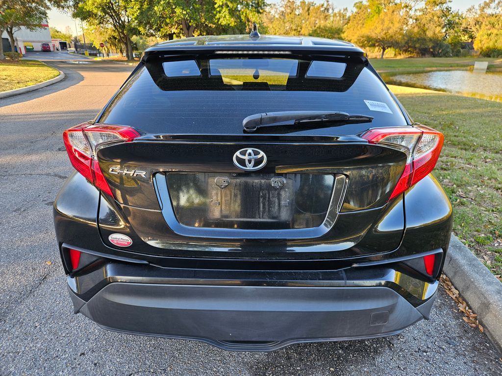 2019 Toyota C-HR LE 4