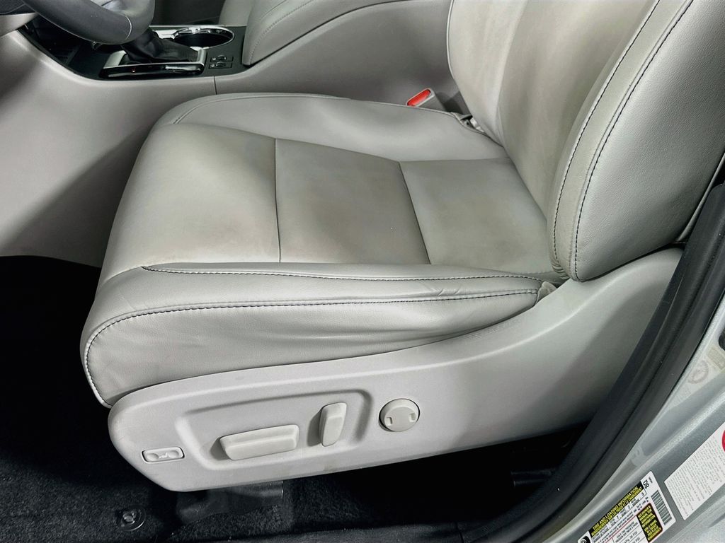 Thumbnail: 2019 Toyota Highlander - 19